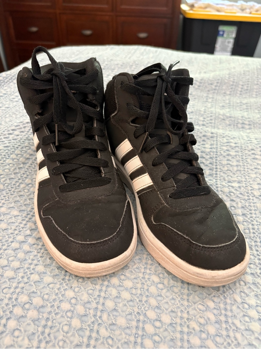 Adidas Black and White Kids' Hoops 2.0 Mid-Top Basketball Gym Sneakers sz 4